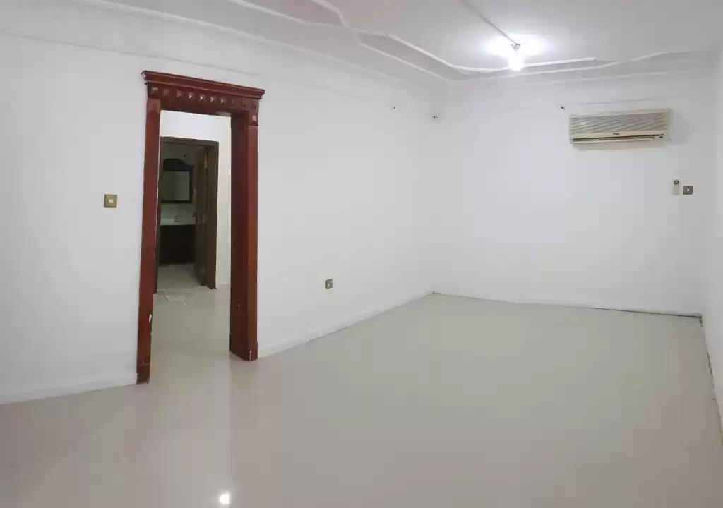 Residential Ready Property 2 Bedrooms U/F Apartment  for rent in Al Sadd , Doha #14554 - 1  image 