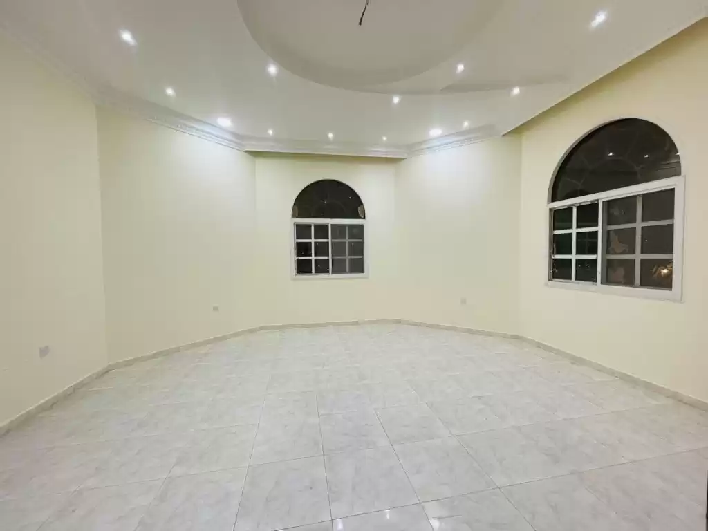 住宅 就绪物业 工作室 U/F 公寓  出租 在 萨德 , 多哈 #14561 - 1  image 