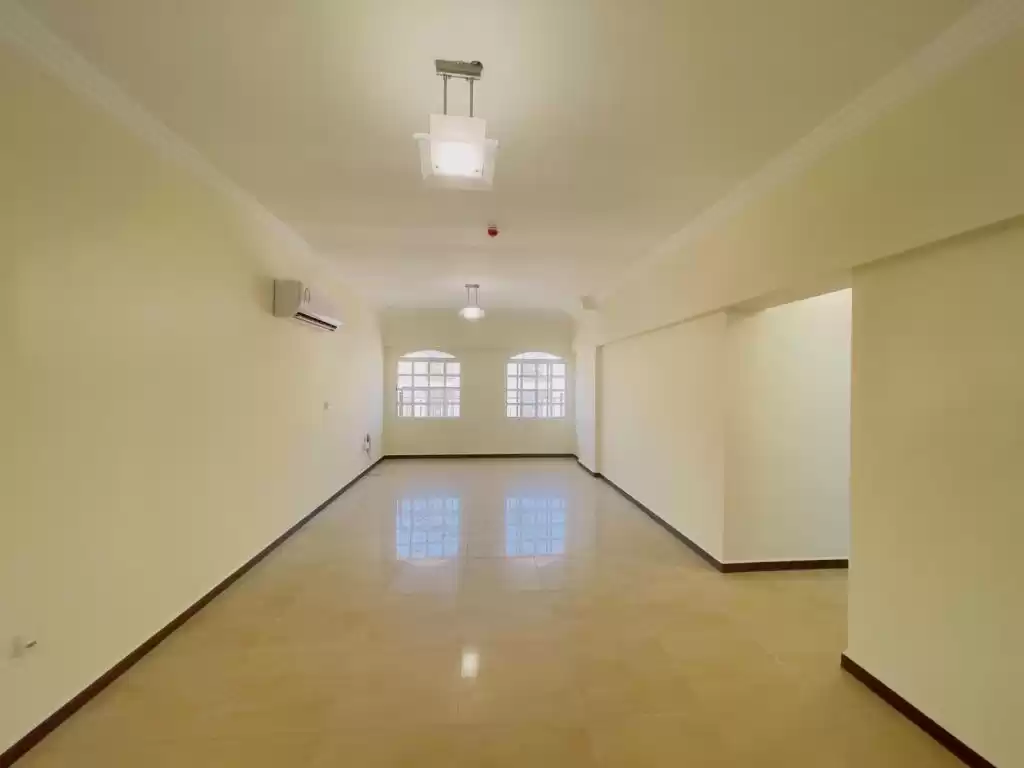 Wohn Klaar eigendom 2 Schlafzimmer U/F Wohnung  zu vermieten in Al Sadd , Doha #14574 - 1  image 