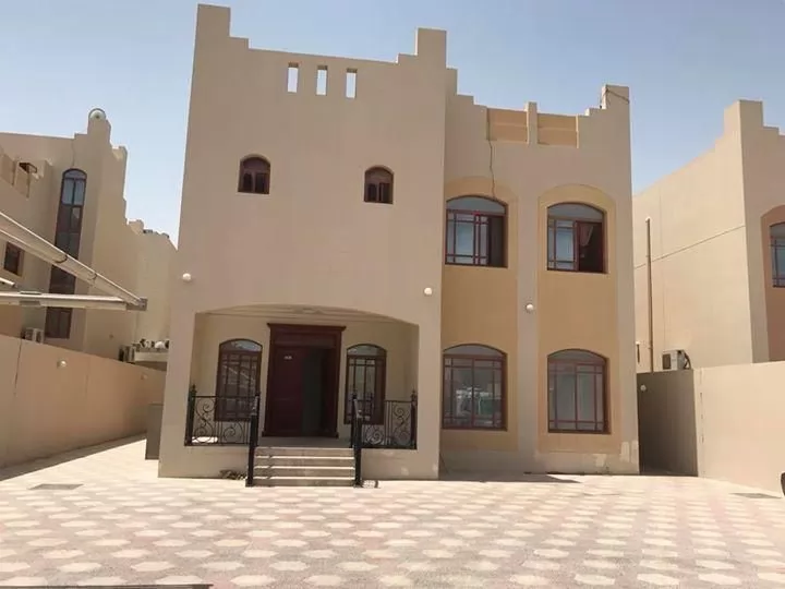 yerleşim Hazır Mülk 2 yatak odası U/F Apartman  kiralık içinde Al Sadd , Doha #14575 - 1  image 