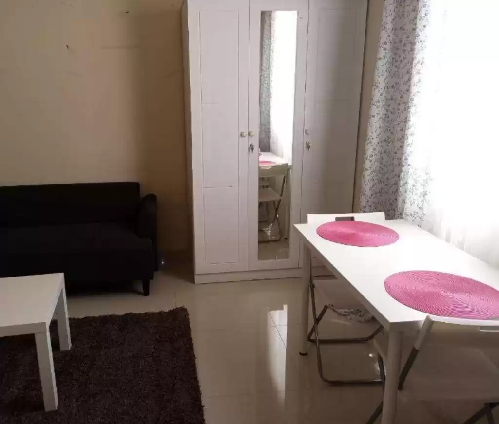 Résidentiel Propriété prête 1 chambre F / F Appartement  a louer au Doha #14587 - 1  image 