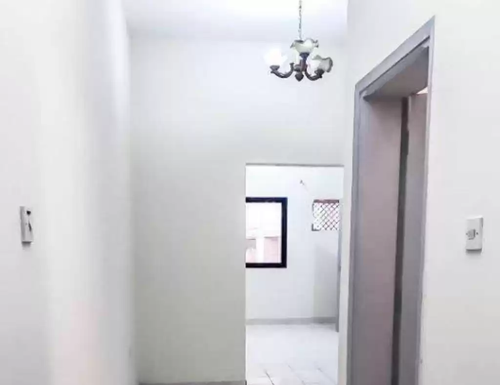 Wohn Klaar eigendom 2 Schlafzimmer U/F Wohnung  zu vermieten in Al Sadd , Doha #14597 - 1  image 