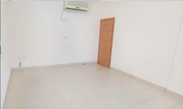 Residential Ready Property 2 Bedrooms U/F Apartment  for rent in Al Sadd , Doha #14642 - 1  image 
