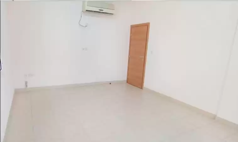 Жилой Готовая недвижимость 2 спальни Н/Ф Квартира  в аренду в Аль-Садд , Доха #14642 - 1  image 