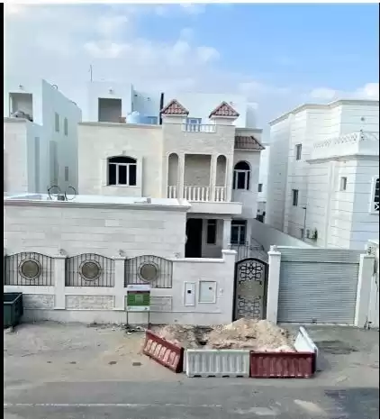 yerleşim Hazır Mülk 6 Yatak Odası U/F Müstakil Villa  satılık içinde Al Sadd , Doha #14649 - 1  image 