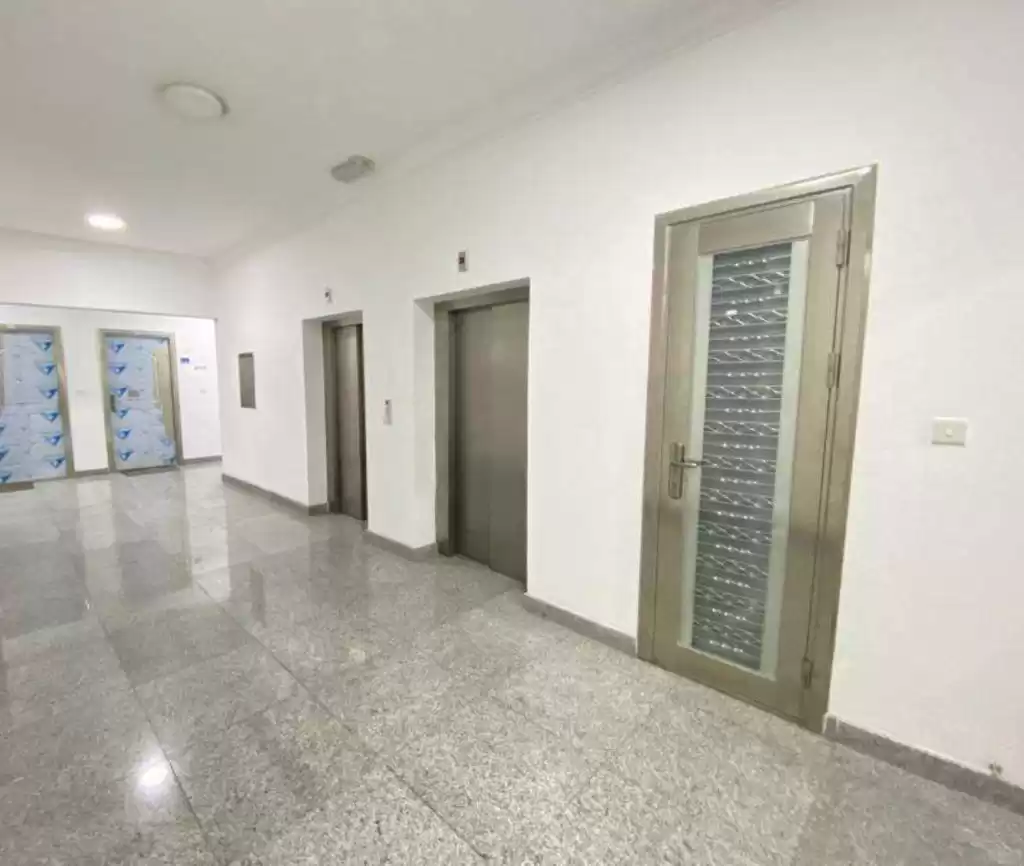 Résidentiel Propriété prête 3 chambres U / f Appartement  a louer au Al-Sadd , Doha #14672 - 1  image 