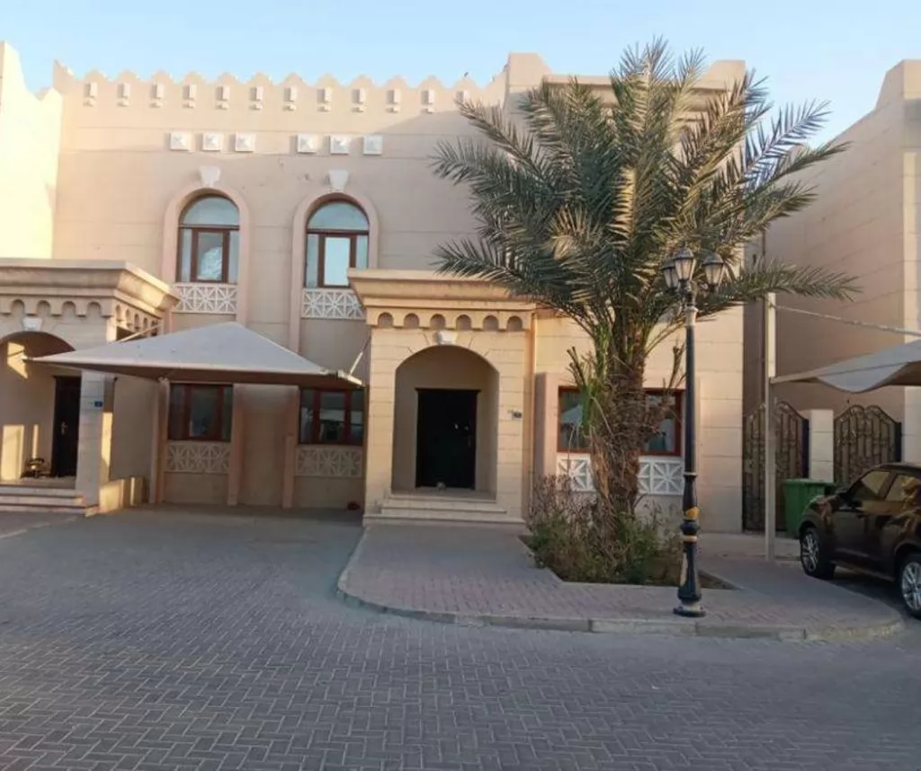 Residential Ready Property 5 Bedrooms U/F Apartment  for rent in Madinat-Khalifa , Doha-Qatar #14689 - 1  image 