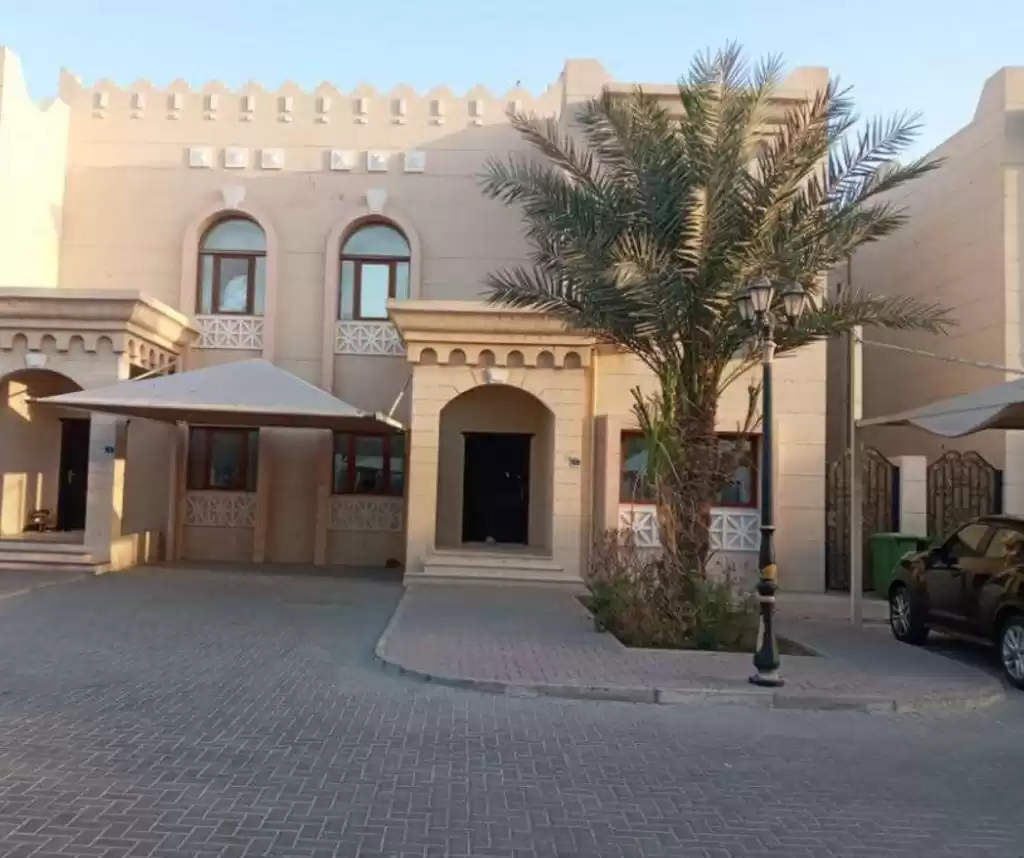 yerleşim Hazır Mülk 5 Yatak Odası U/F Apartman  kiralık içinde Al Sadd , Doha #14689 - 1  image 