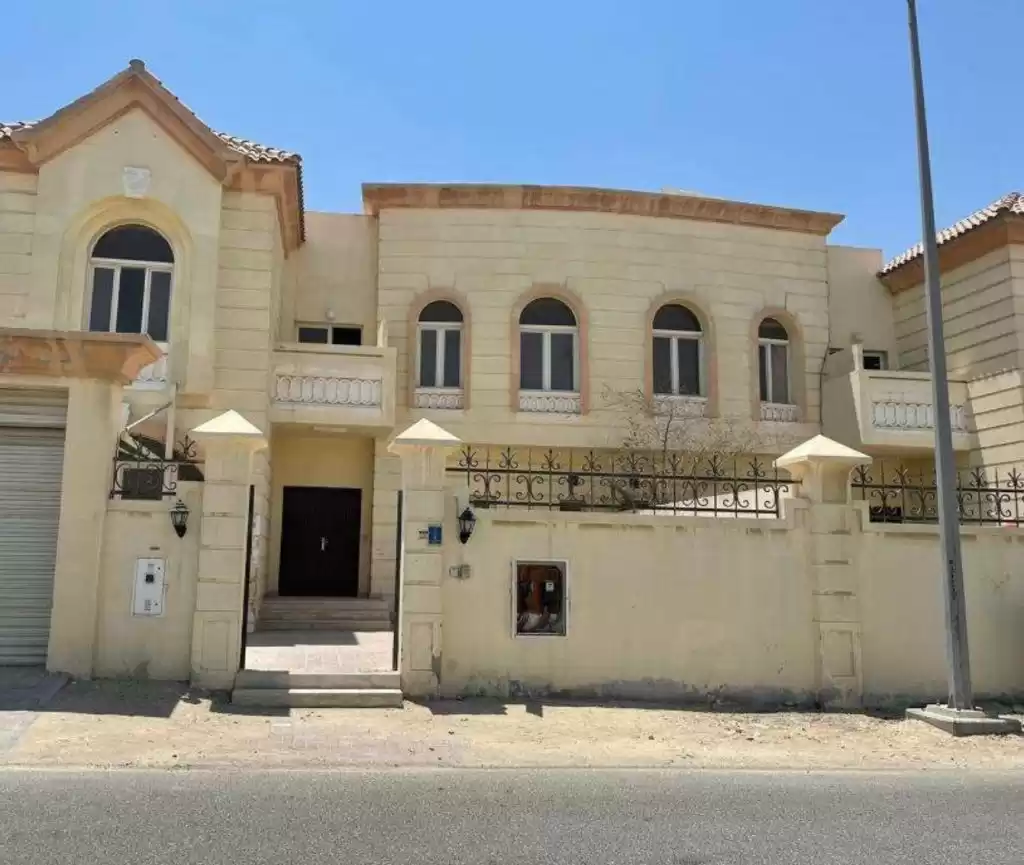 Жилой Готовая недвижимость 5 спален Н/Ф Квартира  в аренду в Аль-Садд , Доха #14695 - 1  image 