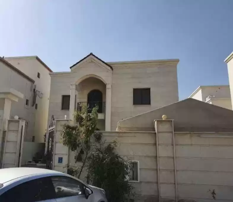 Wohn Klaar eigendom 6 Schlafzimmer U/F Alleinstehende Villa  zu verkaufen in Doha #14700 - 1  image 
