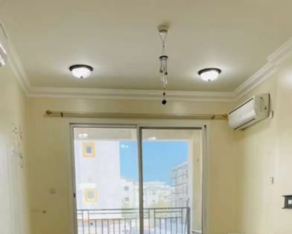 Residential Ready Property 2 Bedrooms U/F Apartment  for rent in Al Wakrah #14704 - 1  image 
