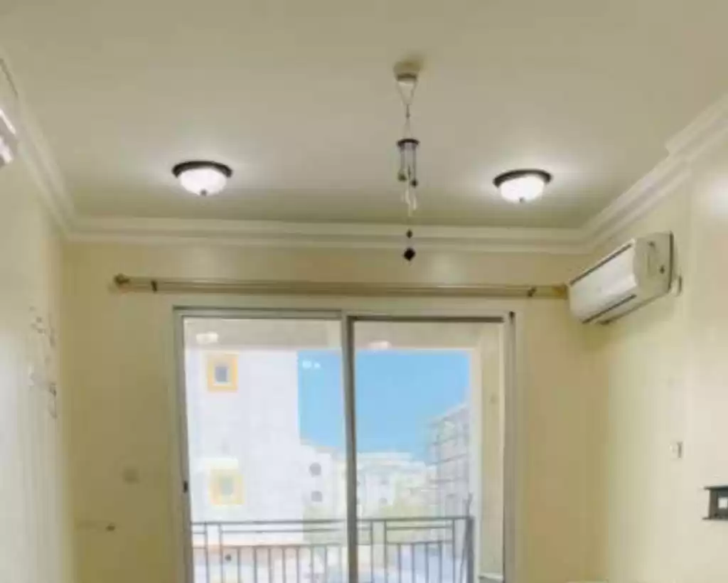 Wohn Klaar eigendom 2 Schlafzimmer U/F Wohnung  zu vermieten in Al Sadd , Doha #14704 - 1  image 