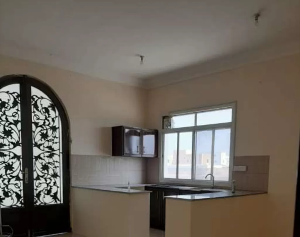 Residential Ready Property 1 Bedroom U/F Apartment  for rent in Al-Wukair , Al Wakrah #14712 - 2  image 