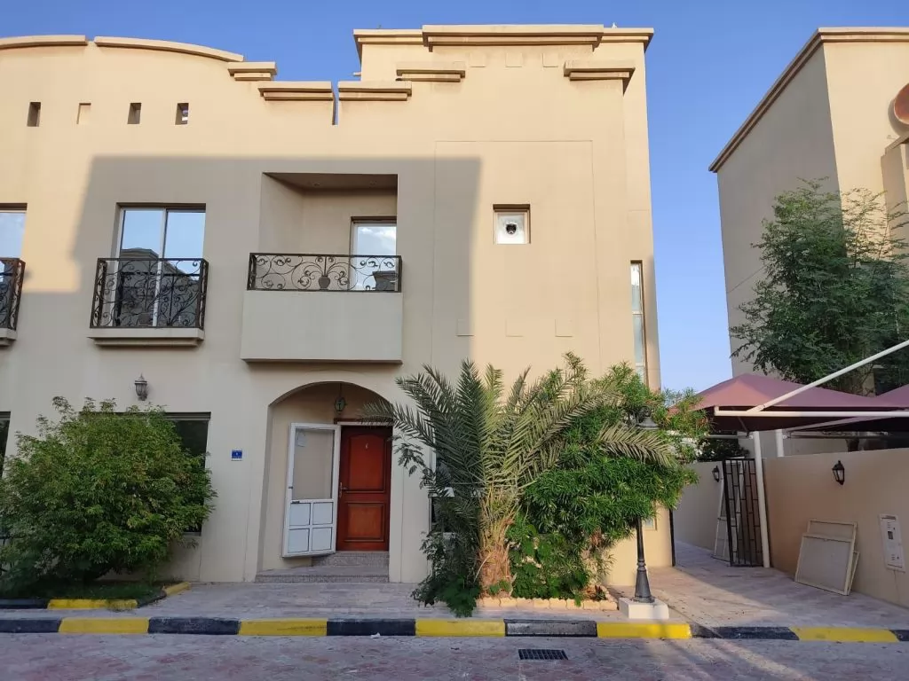 Жилой Готовая недвижимость 4 спальни Н/Ф Вилла в комплексе  в аренду в Аль-Садд , Доха #14755 - 1  image 