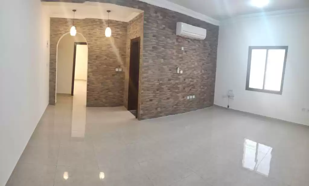 Residential Ready Property 2 Bedrooms U/F Apartment  for rent in Al Sadd , Doha #14756 - 1  image 