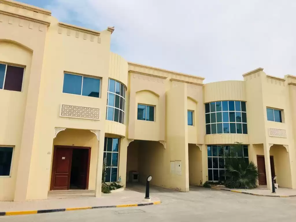 Wohn Klaar eigendom 5 Schlafzimmer U/F Villa in Verbindung  zu vermieten in Al Sadd , Doha #14761 - 1  image 