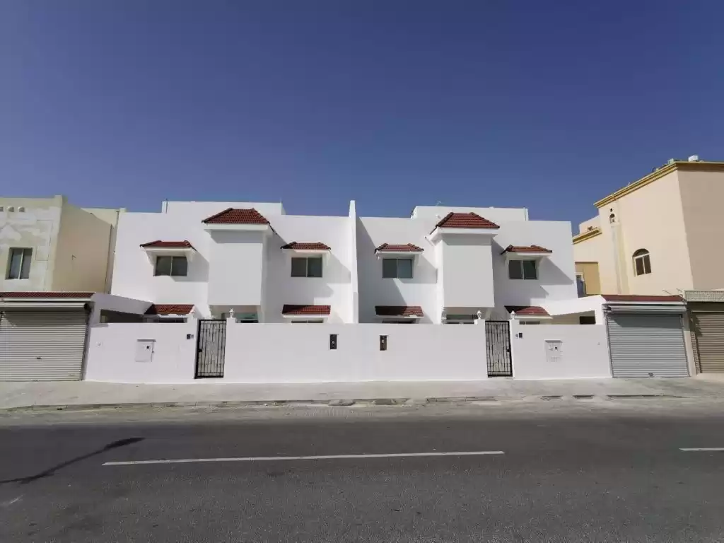 Residencial Listo Propiedad 5 habitaciones U / F Villa en Compound  alquiler en al-sad , Doha #14770 - 1  image 