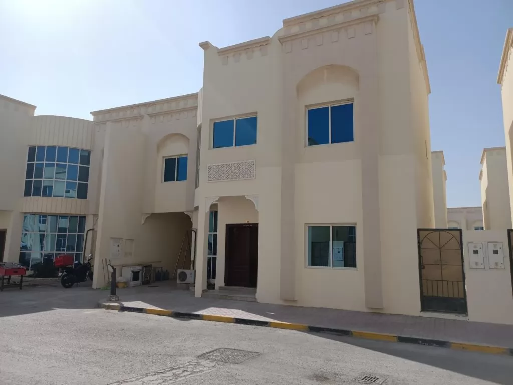 Residential Ready Property 5 Bedrooms U/F Villa in Compound  for rent in Al Sadd , Doha #14772 - 1  image 