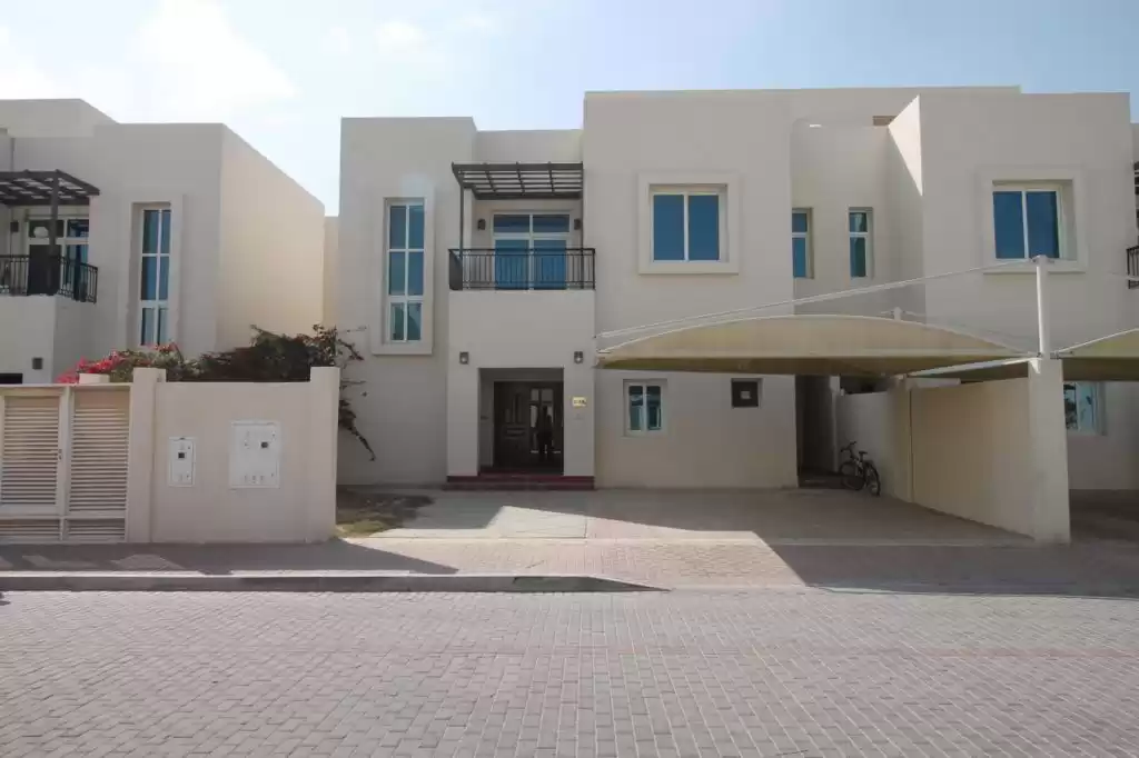 Жилой Готовая недвижимость 4 спальни С/Ж Вилла в комплексе  в аренду в Аль-Садд , Доха #14792 - 1  image 