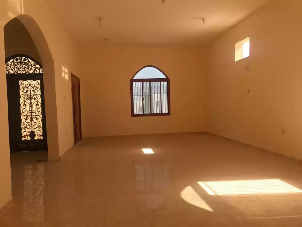 yerleşim Hazır Mülk 6 Yatak Odası U/F Müstakil Villa  kiralık içinde Al Sadd , Doha #14793 - 1  image 