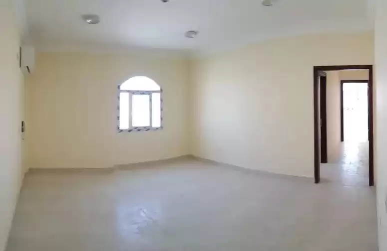 Wohn Klaar eigendom 2 Schlafzimmer S/F Wohnung  zu vermieten in Al Sadd , Doha #14795 - 1  image 