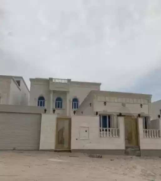 yerleşim Hazır Mülk 7 Yatak Odası U/F Müstakil Villa  satılık içinde Al Sadd , Doha #14802 - 1  image 
