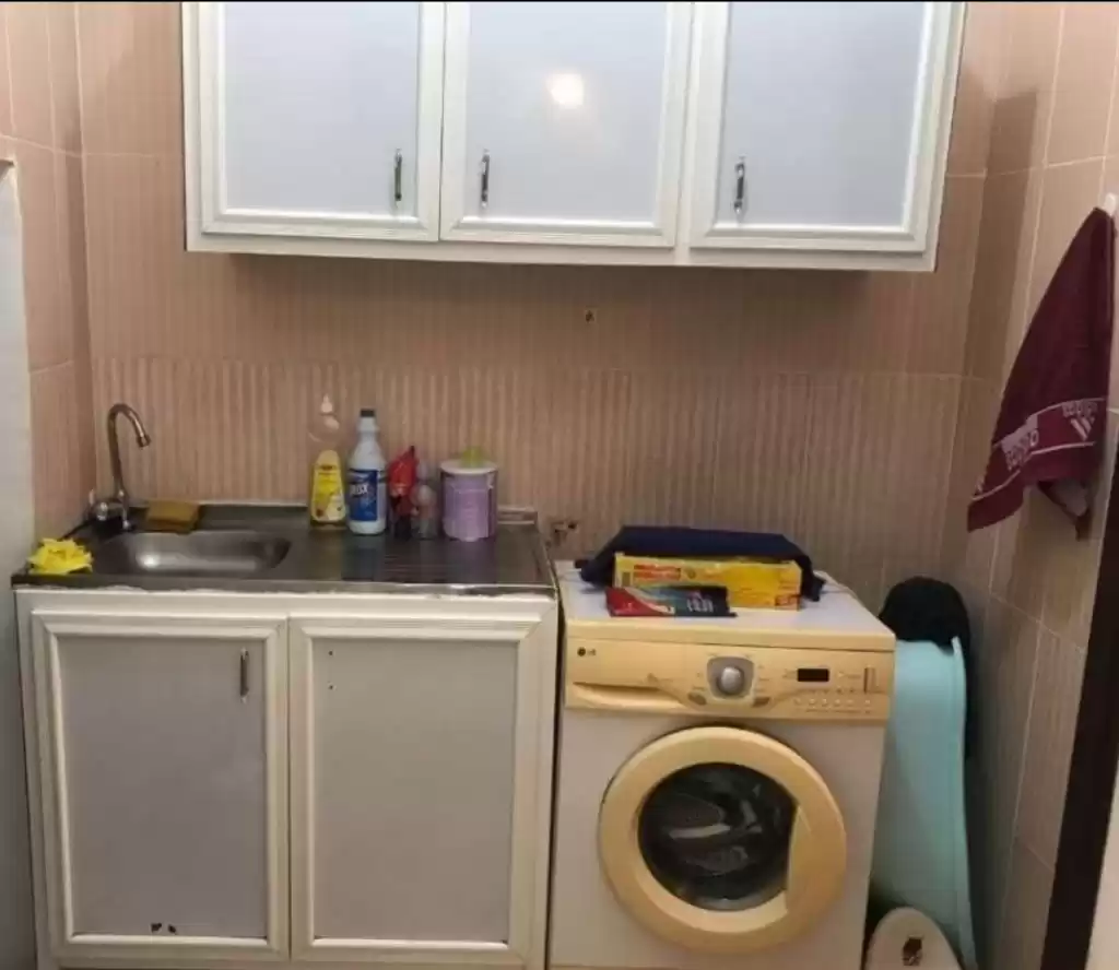 سكني عقار جاهز 1 غرفة  غير مفروش شقة  للإيجار في الدوحة #14808 - 1  صورة 