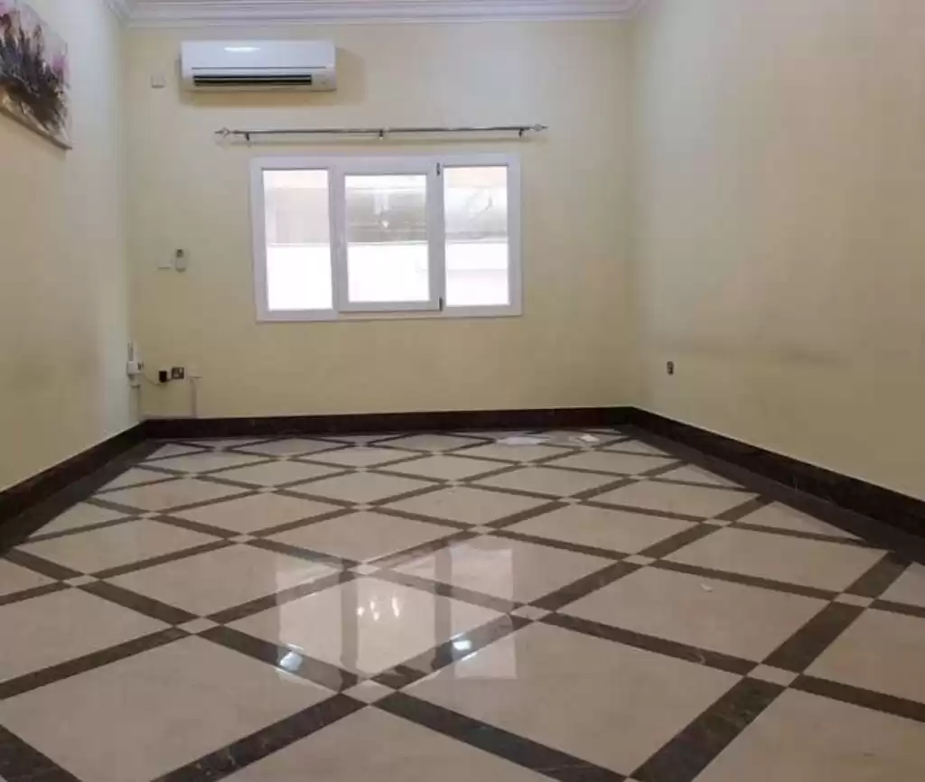 Residential Ready Property 2 Bedrooms U/F Apartment  for rent in Al Sadd , Doha #14836 - 1  image 