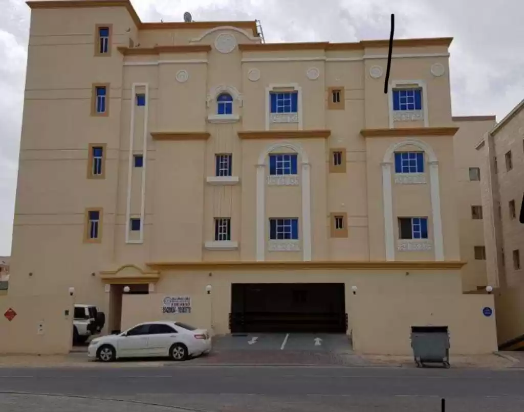 Жилой Готовая недвижимость 3 спальни Н/Ф Квартира  в аренду в Аль-Садд , Доха #14837 - 1  image 