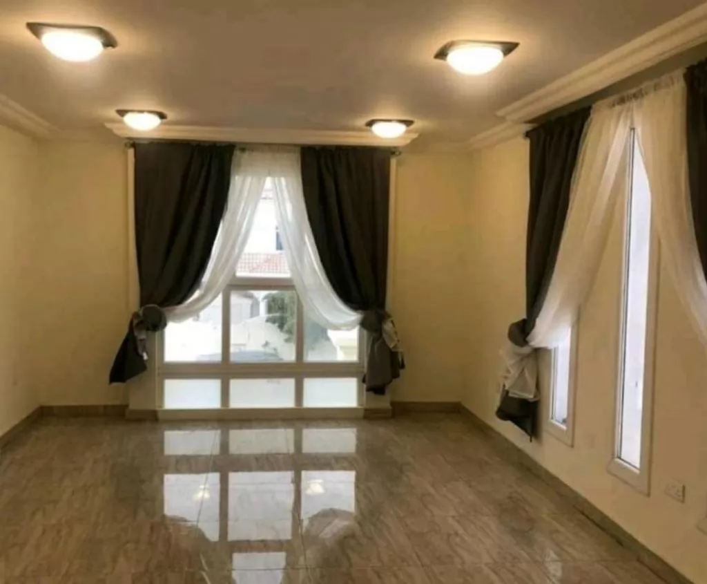 Residential Ready Property 1 Bedroom U/F Apartment  for rent in Doha #14855 - 1  image 