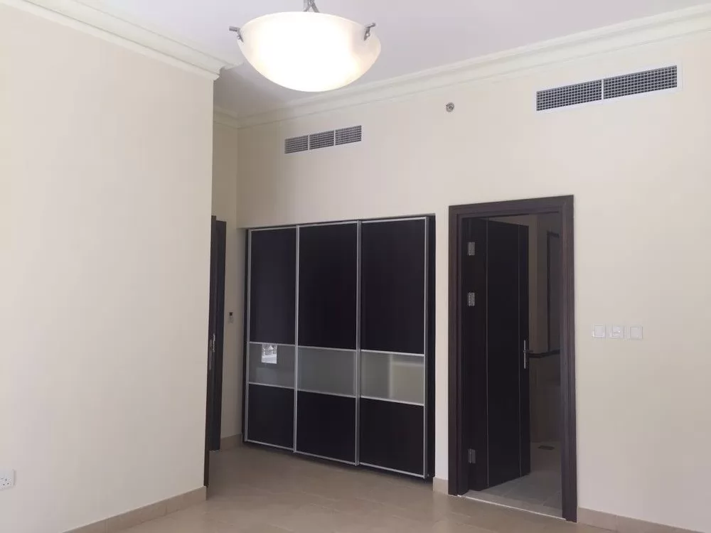 Residential Ready 1 Bedroom S/F Apartment  for sale in The-Pearl-Qatar , Doha-Qatar #14863 - 1  image 
