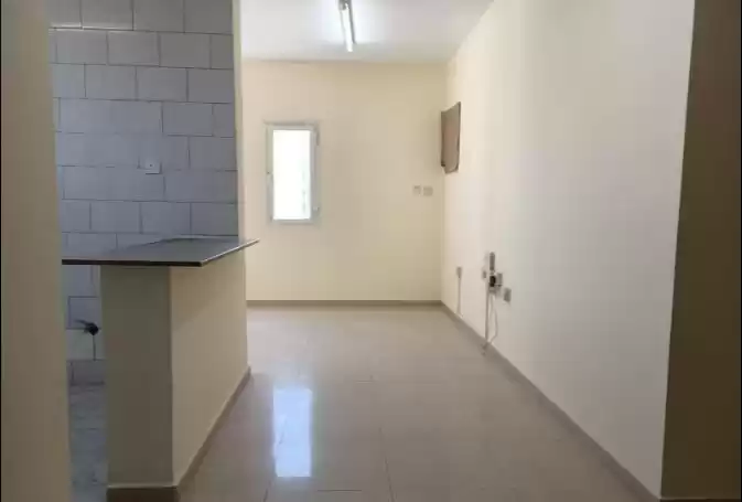 Residential Ready Property 2 Bedrooms U/F Apartment  for rent in Al Sadd , Doha #14872 - 1  image 