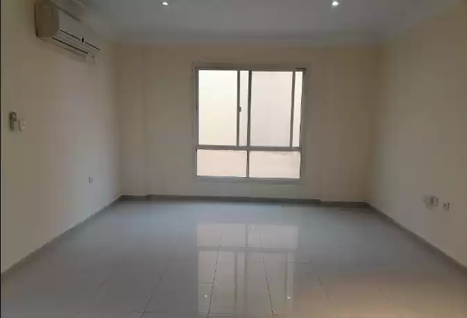 Wohn Klaar eigendom 3 Schlafzimmer U/F Wohnung  zu vermieten in Al Sadd , Doha #14874 - 1  image 