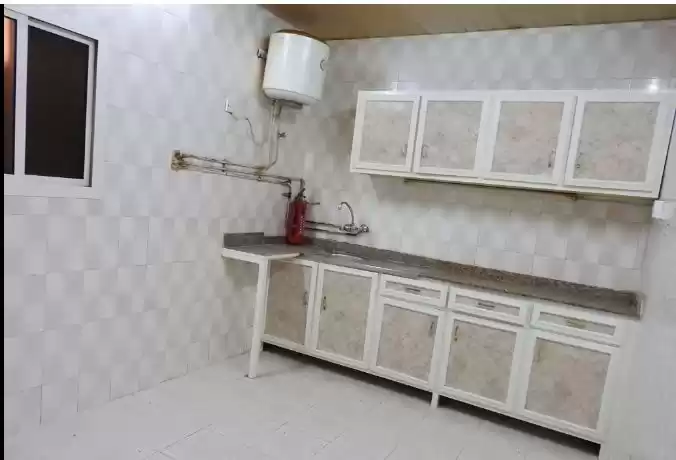 Residential Ready Property 3 Bedrooms U/F Apartment  for rent in Al Sadd , Doha #14879 - 1  image 