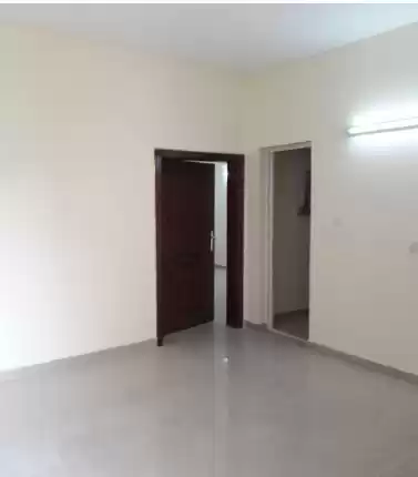 Residential Ready Property 2 Bedrooms U/F Apartment  for rent in Al Sadd , Doha #14893 - 1  image 