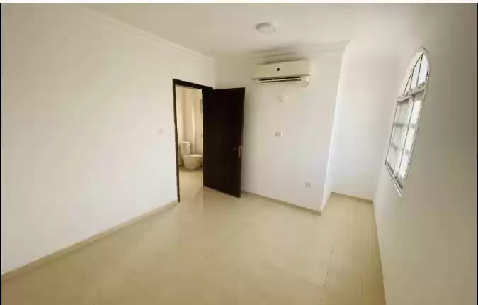 Residential Ready Property 1 Bedroom U/F Apartment  for rent in Al Sadd , Doha #14926 - 1  image 
