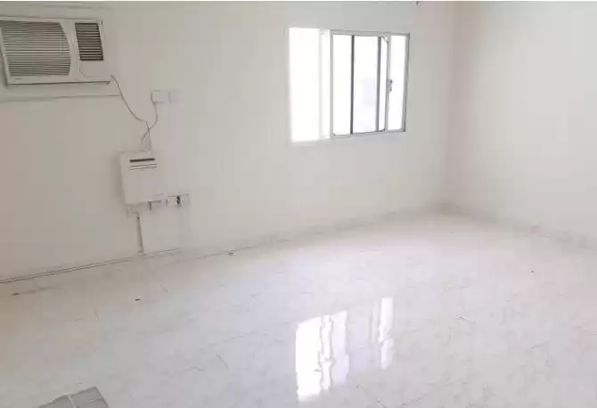 Residential Ready Property 2 Bedrooms U/F Apartment  for rent in Al Sadd , Doha #14933 - 1  image 