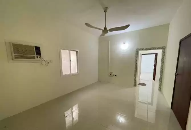 Wohn Klaar eigendom 2 Schlafzimmer U/F Wohnung  zu vermieten in Al Sadd , Doha #14939 - 1  image 