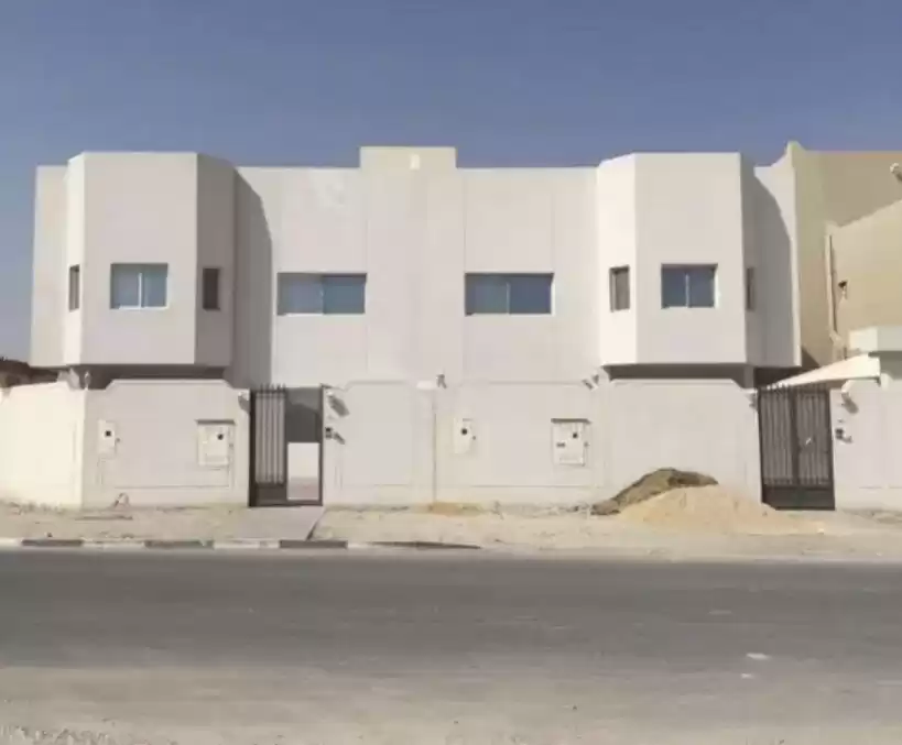 Residential Ready Property 7+ Bedrooms U/F Standalone Villa  for sale in Al Sadd , Doha #14976 - 1  image 