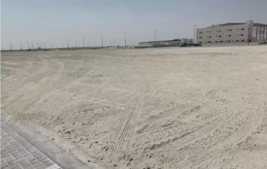 Terre Propriété prête Terrain à usage mixte  à vendre au Al-Sadd , Doha #15004 - 1  image 