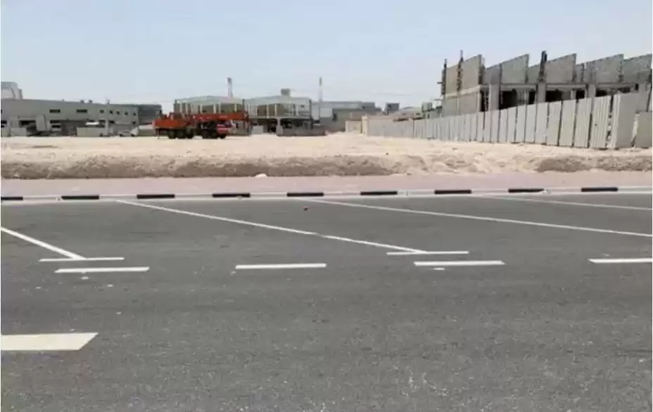 Terre Propriété prête Terrain à usage mixte  à vendre au Al-Sadd , Doha #15005 - 1  image 