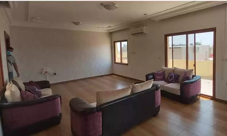 Wohn Klaar eigendom 2 Schlafzimmer F/F Wohnung  zu vermieten in Doha #15035 - 1  image 