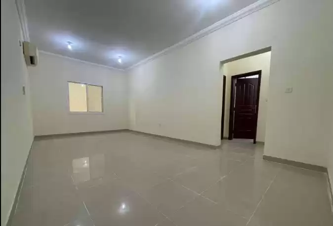 Residential Ready Property 2 Bedrooms U/F Apartment  for rent in Al Sadd , Doha #15086 - 1  image 
