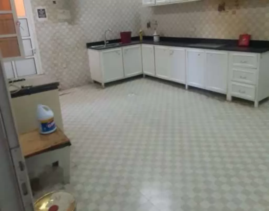 Residential Ready Property 7+ Bedrooms U/F Standalone Villa  for rent in Al Wakrah #15124 - 1  image 