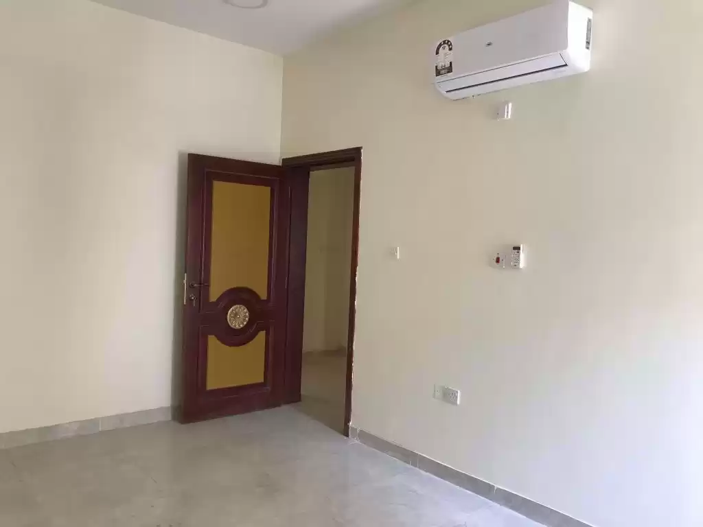 سكني عقار جاهز 3 غرف  غير مفروش شقة  للإيجار في الدوحة #15132 - 1  صورة 