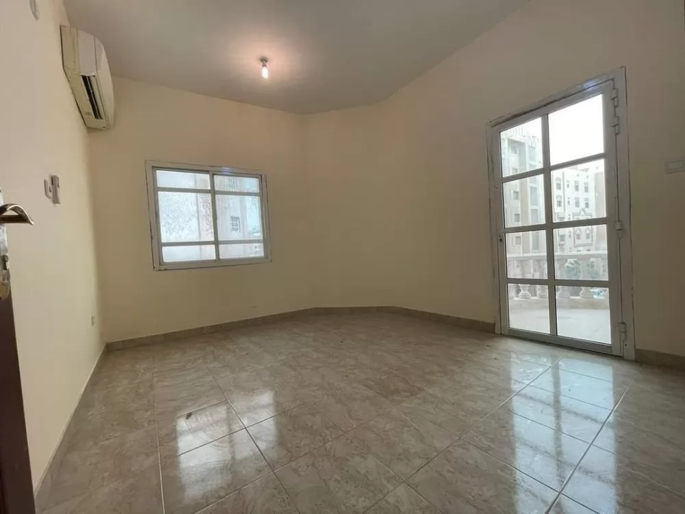Residential Ready Property 2 Bedrooms U/F Apartment  for rent in Fereej-Bin-Mahmoud , Doha-Qatar #15148 - 1  image 