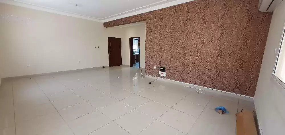 Residential Ready Property 3 Bedrooms U/F Apartment  for rent in Al Sadd , Doha #15152 - 1  image 