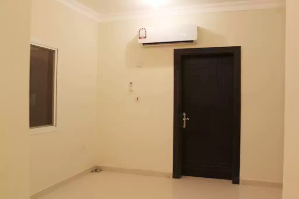 Residential Ready Property 2 Bedrooms U/F Apartment  for rent in Al Sadd , Doha #15179 - 1  image 