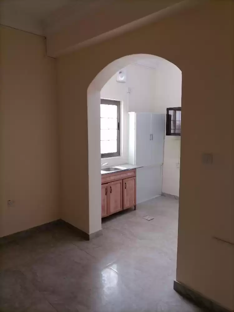 Wohn Klaar eigendom 1 Schlafzimmer U/F Wohnung  zu vermieten in Al Sadd , Doha #15181 - 1  image 