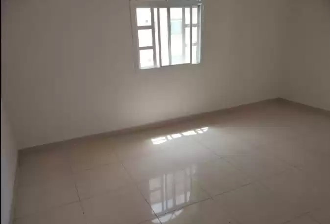 Residential Ready Property 2 Bedrooms U/F Apartment  for rent in Al Sadd , Doha #15188 - 1  image 